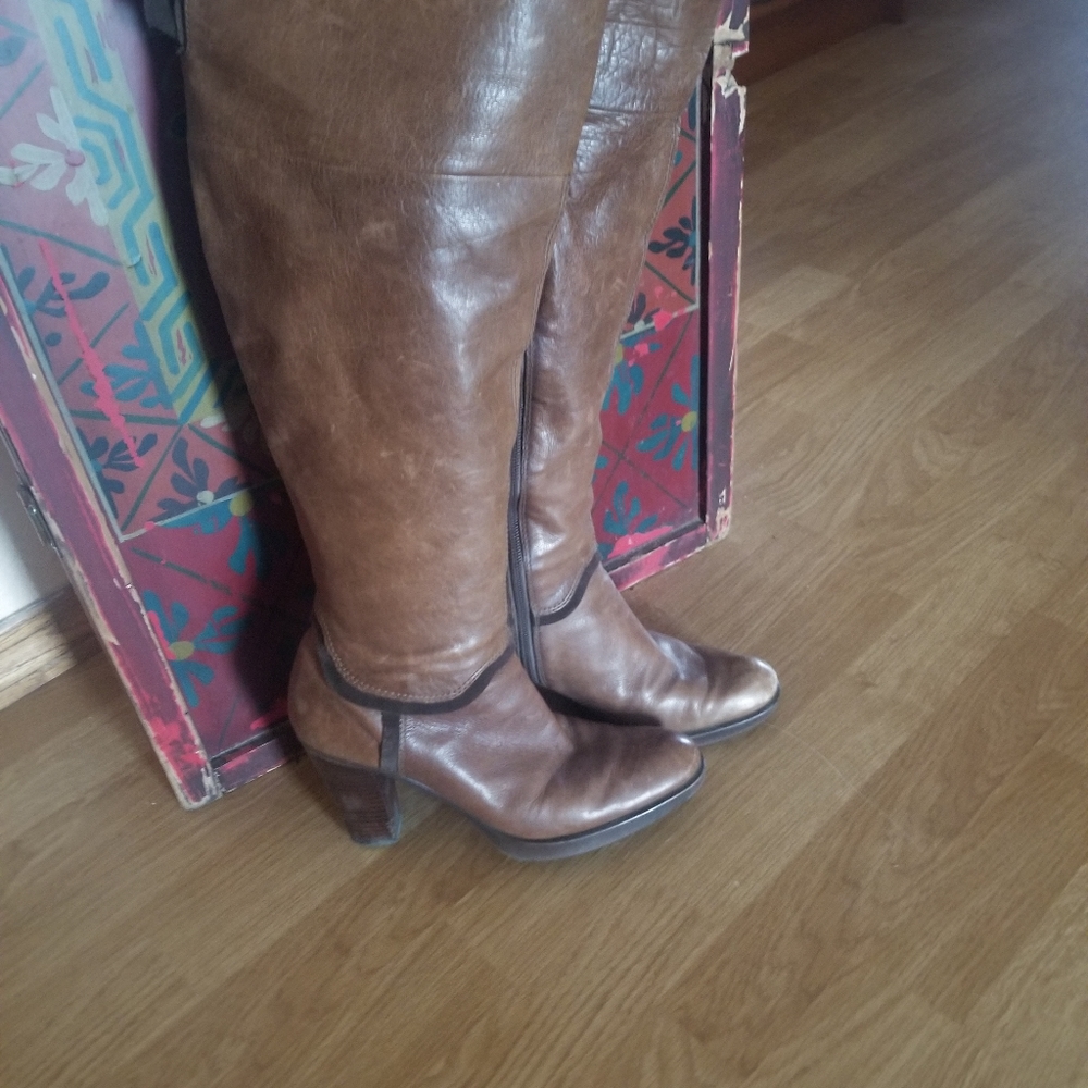 Heeled Boot - Picture 6 of 8